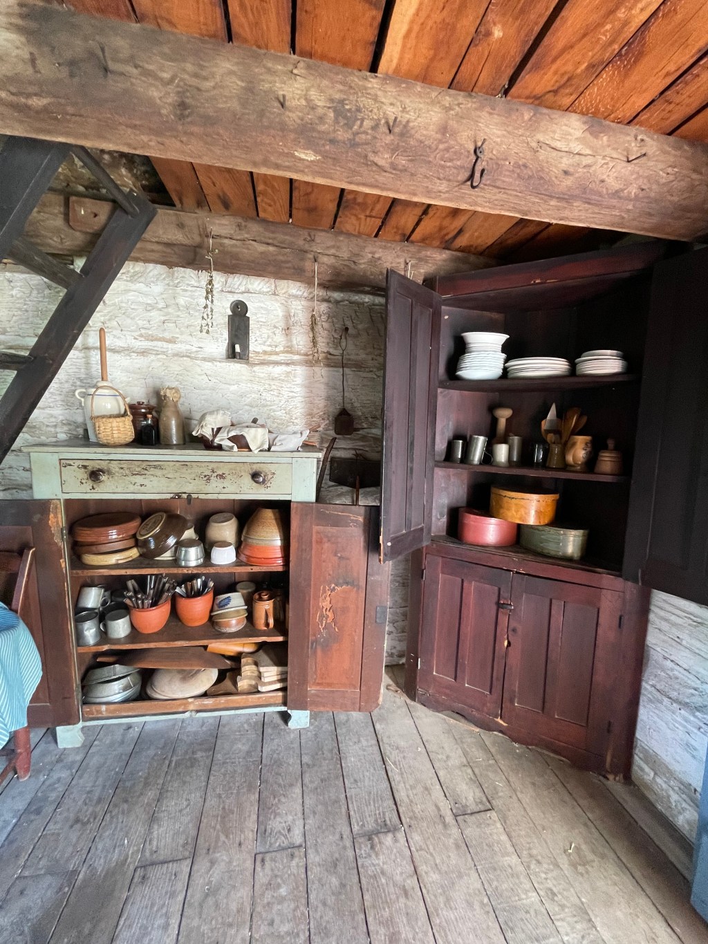 TRAVEL- Lincoln Log&nbsp;Cabin